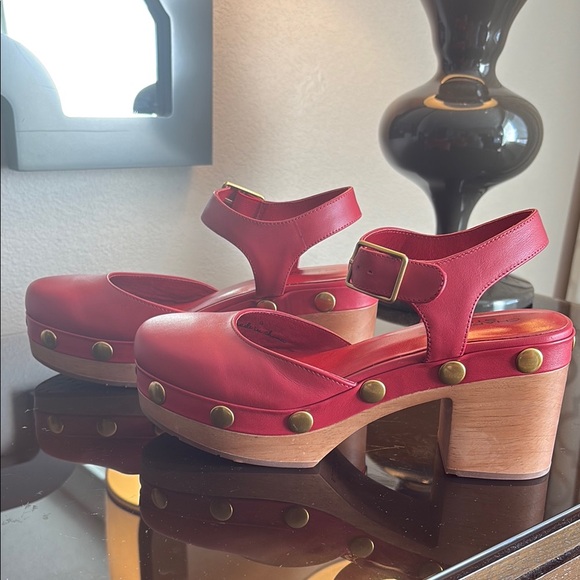 New with box Charlotte Stone Maud Clogs - Picture 2 of 3